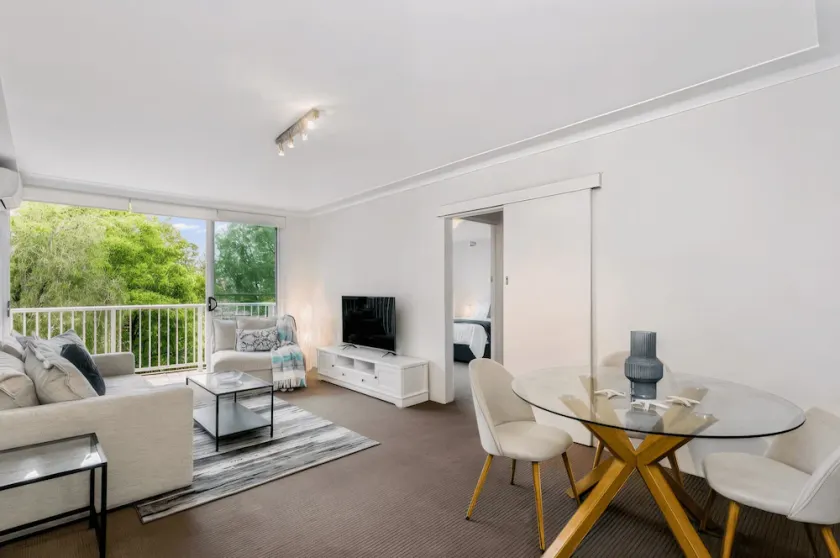 Mosman - PUNCH- Punch Street - Sunny Top-Floor 2BR with Balcony, Leafy Views Garage Near Balmoral Beach - Image 1
