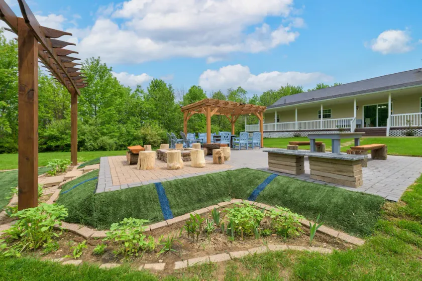 Eagle Point! Discover serenity in our secluded oasis! Hagar Shores park/Beach area - Image 1
