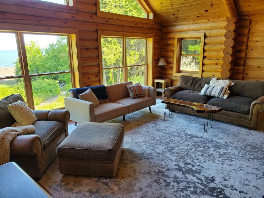 Exceptional Log home on Lake Superior - Near Houghton and Hancock MI - Image 1