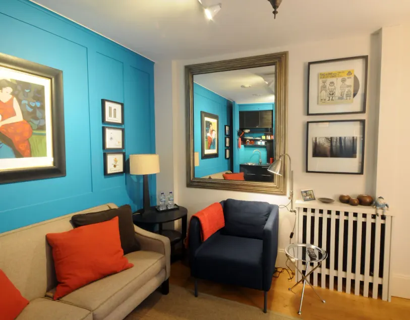 Cottage style small Town house in the centre of Cheltenham - Image 1