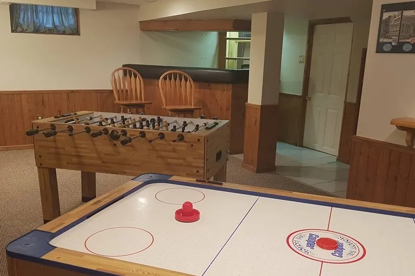Sarnia's Man Cave - 3 BR/1 BA HOUSE - Pet friendly - Image 1