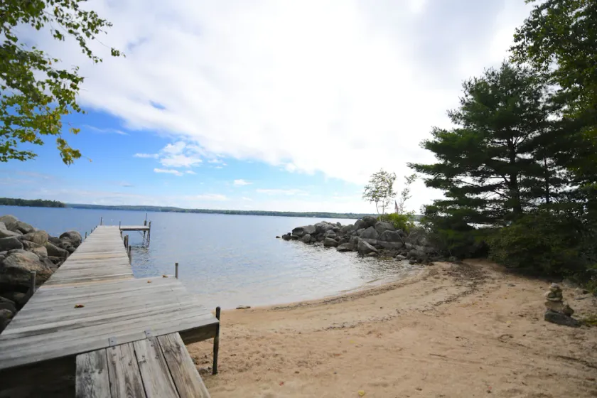 Pet-Friendly Frye Island Waterfront Cottage – Sunrise Views & Sandy Beach - Image 1