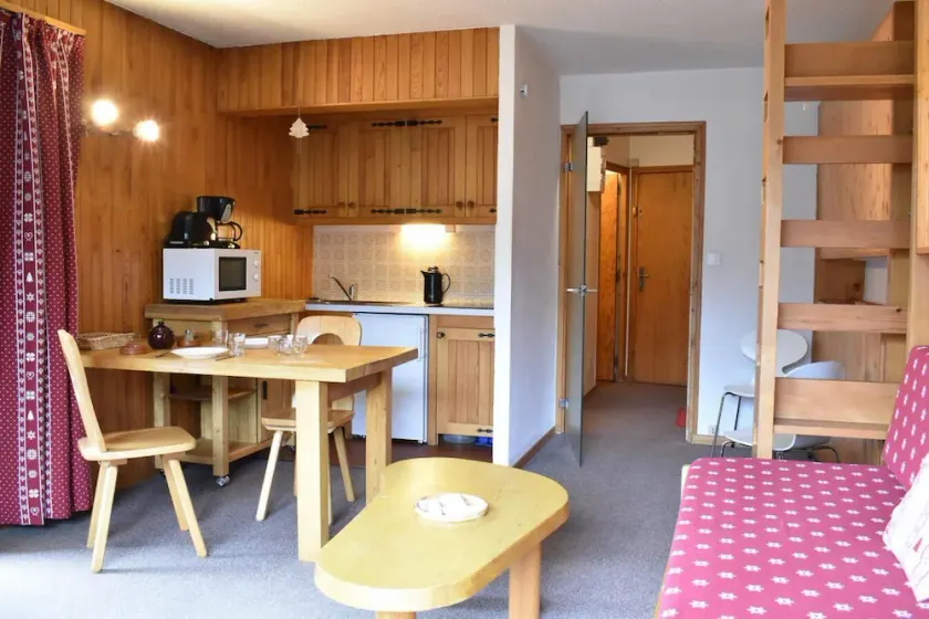 250 meters from the ski slope, ground floor, TV, 25 square meters, Méribel - Image 1
