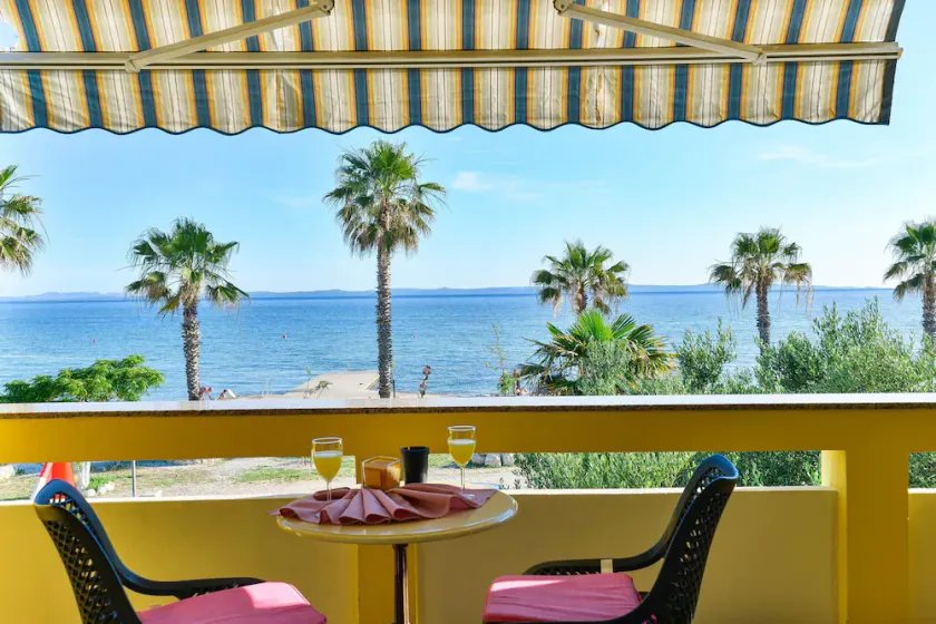 Beachfront Holiday Apartment Inga Blue with sea view - Image 1