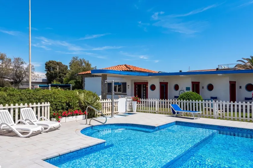 Kinderfreundliche charmante Ferienwohnung mit Terrasse, Pool und Garten | Nah am Strand - Image 1
