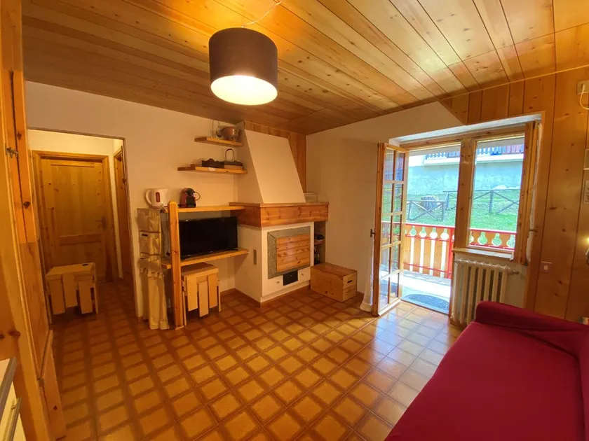 Apartment 5 adults + 1 child 300 meters from the slopes - Image 1