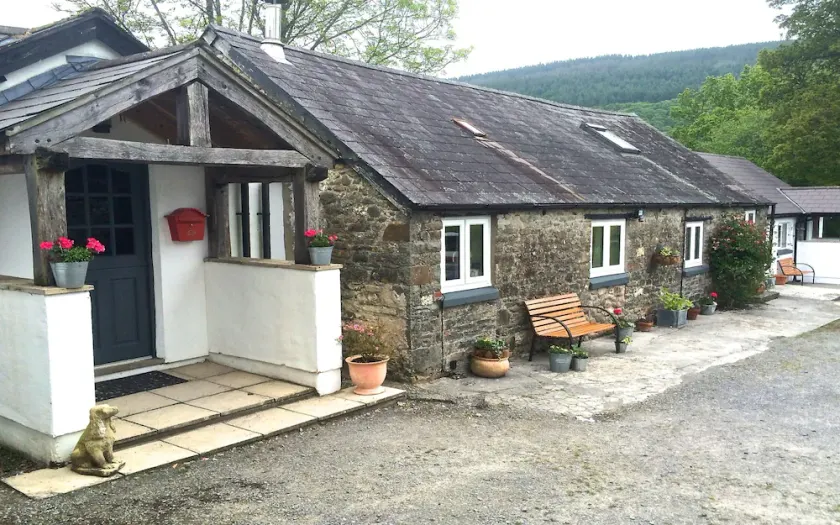 Gorlech Cottage at Ty'r Cae in the Brechfa Forest. - Image 1