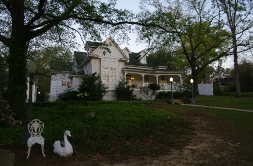 Rose House Inn - Image 1