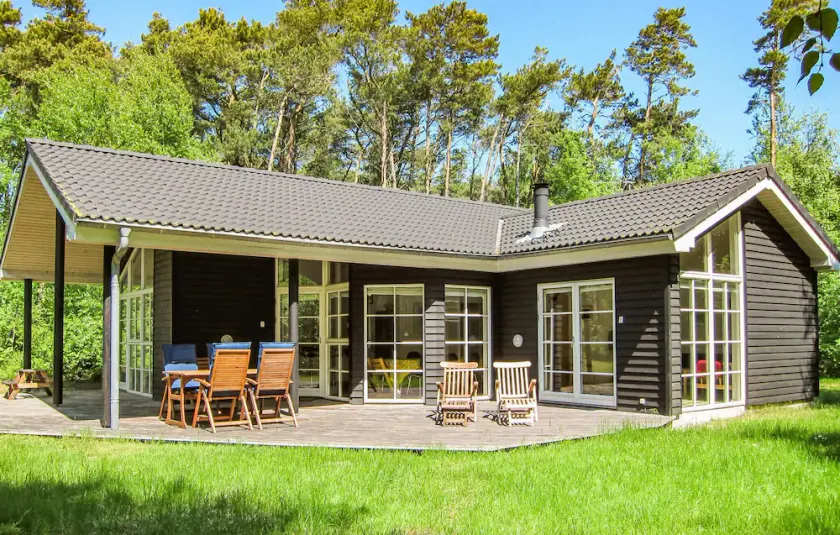 4 bedroom amazing home in Nexø - Image 1