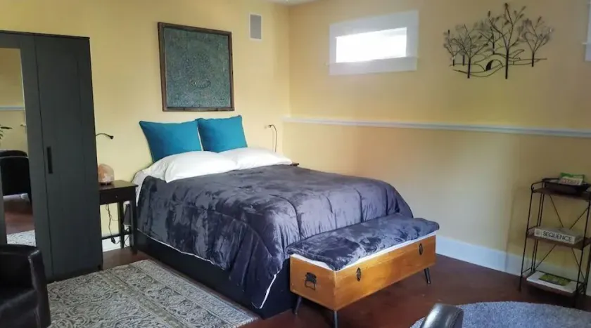 Charming, Private, Detached Studio! - Image 1