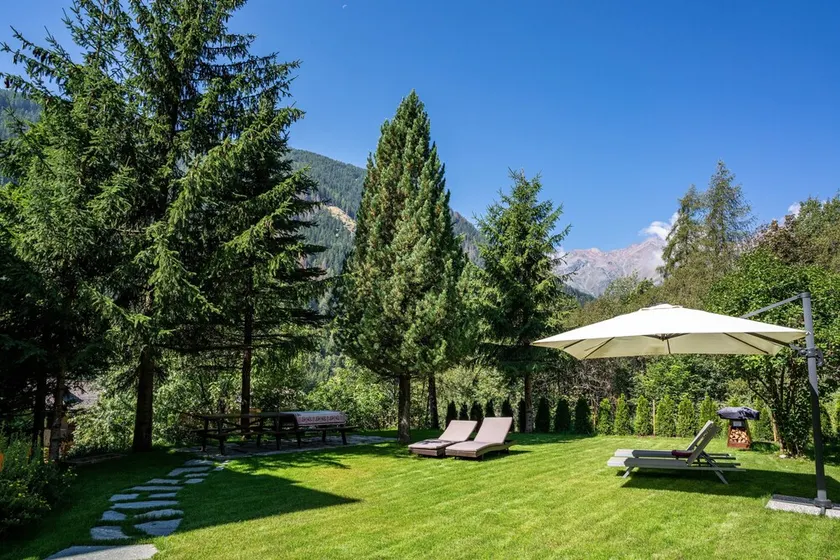 Appartamento 'Casa Ai Laresi 1' con vista sulle montagne, giardino privato e Wi-Fi - Image 1