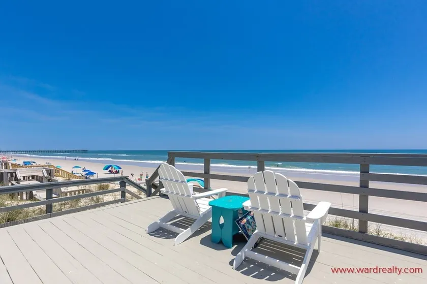 Shoreline - Classic Oceanfront Home - 2 Living Rooms & 2 Kitchens; Sleeps 14 - Image 1