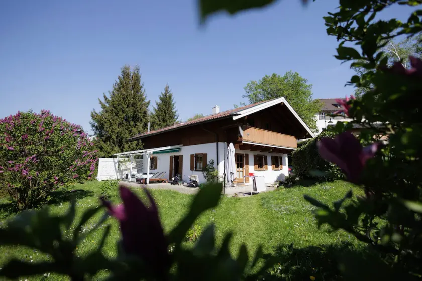 Alpenchalet, 190 qm, 3 bedrooms, 3 floors, big gardenarea, pets are welcome - Image 1