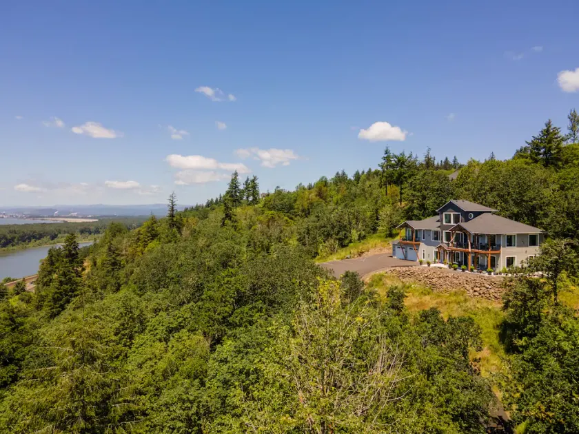 Perched on the Edge! Stunning Bluff with Wide River Views  @ Kalama Oaks Lodge - Image 1