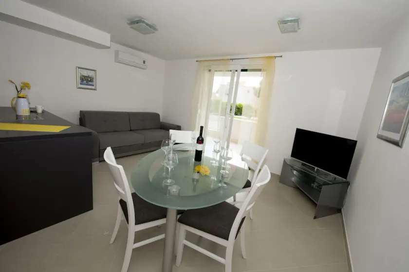 Apartments by the sea Promajna, Makarska - 17160 - Image 1