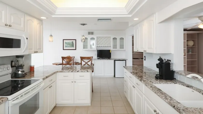 27305 Voyageur - Image 1