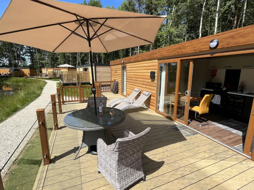 Chalet avec jacuzzi, barbecue et sauna - Image 1