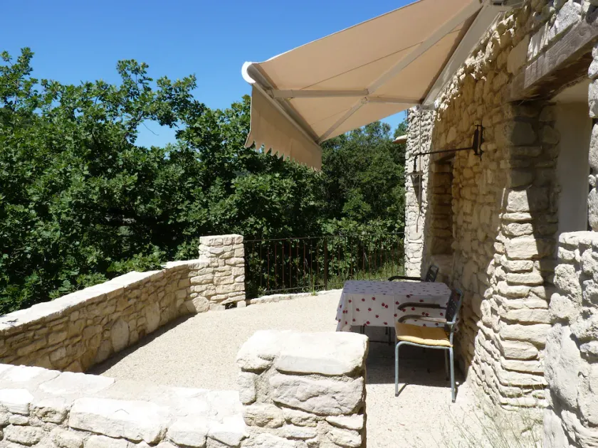 Provençal Ferienhaus für 2 Personen in Stein. Hund willkommen. Pool. WLAN ... - Image 1