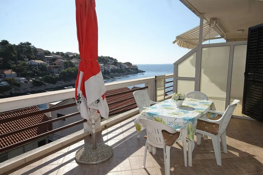 Apartamento para dos personas en la playa Zavalatica, Korcula (A-9315-b) - Image 1