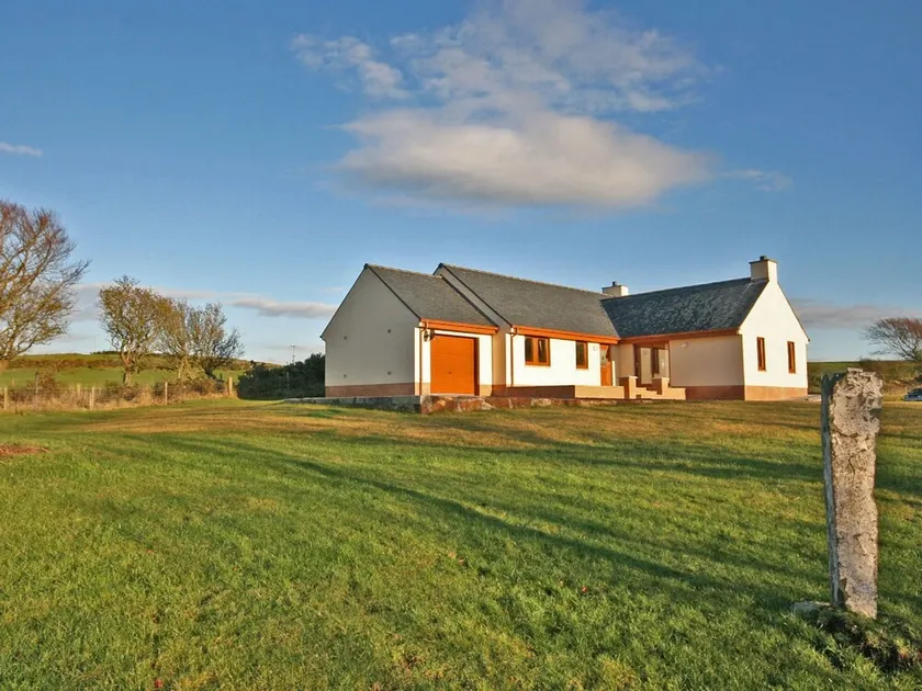Luxury lodge situated idyllically on the edge of a small working farm - Image 1