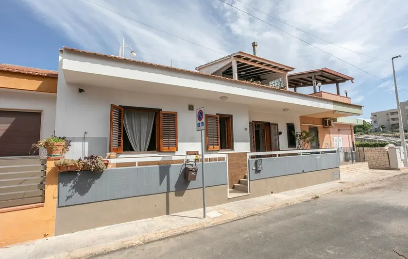 Gorgeous home in Santa Croce Camerina with WiFi - Image 1
