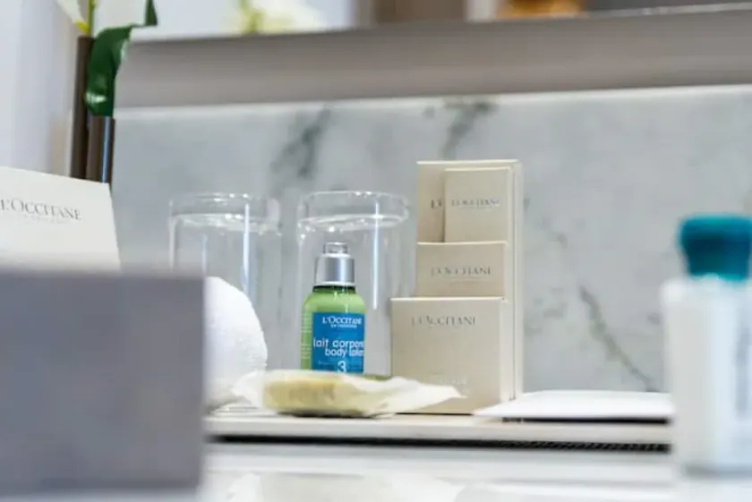 One hyde park apartment + concierge service - Image 1