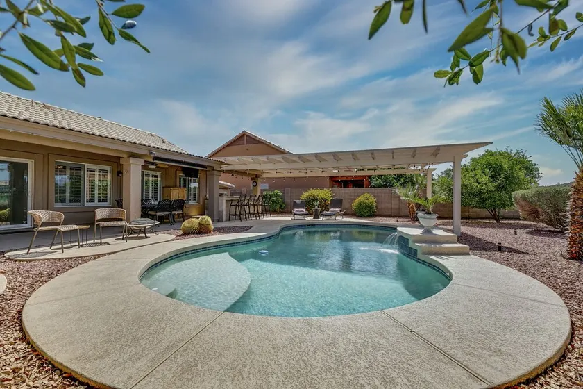 Backyard Luxury with Private Pool and Hot Tub on Golf Course - Image 1