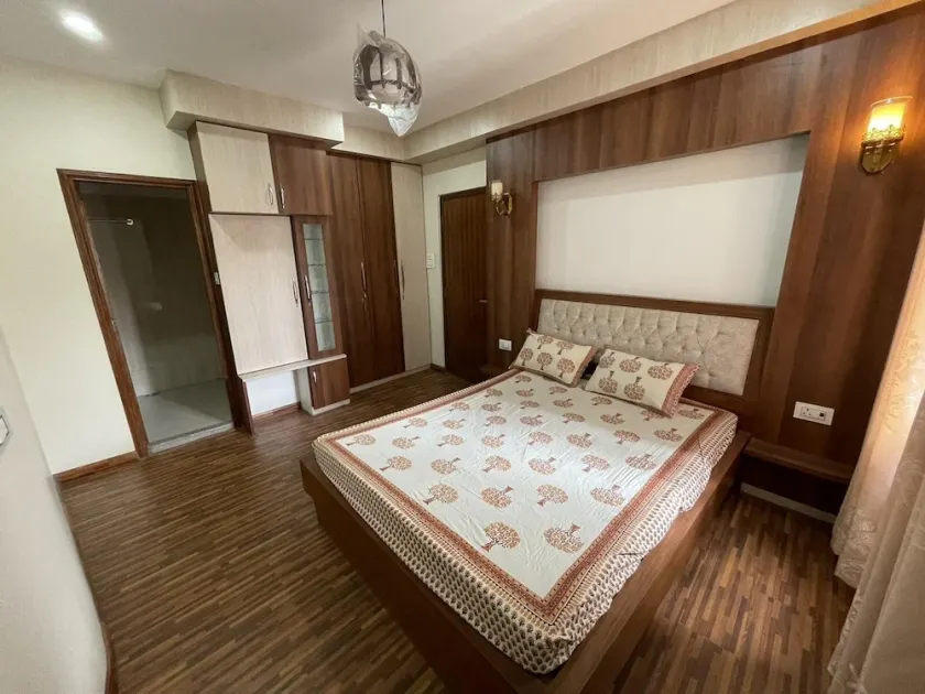 Neues und charmantes 3 Schlafzimmer/4 Badezimmer Haus zu vermieten - Image 1