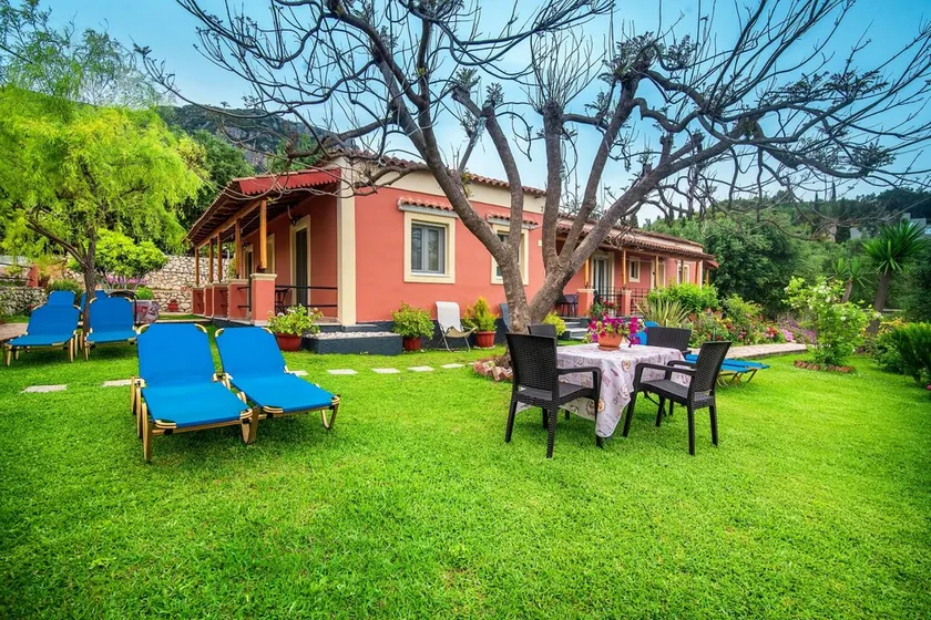 Studio Apartment 'Bozikis Studios' with Shared Garden, Wi-Fi and Air Conditioning - Image 1