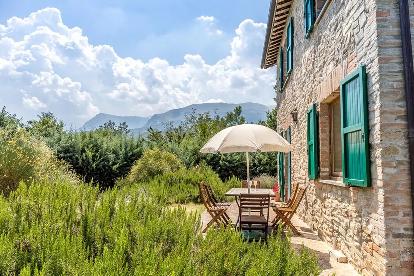 Mountain Views Farmhouse with Cottage & Pool - For big families/group of friends - Image 1