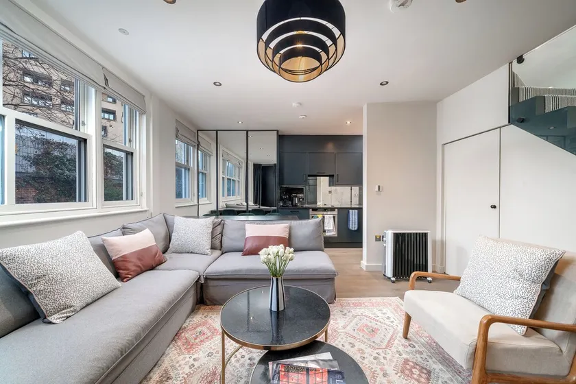 JOIVY Chic Mews house in S Kensington - Image 1