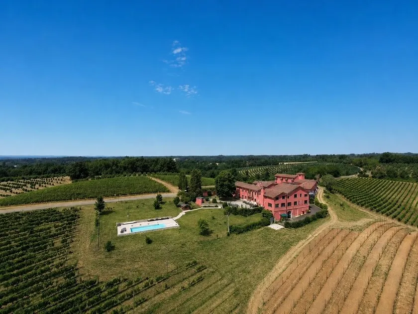 Villa in Piedmont with private pool in beautiful vineyard of Tenuta CostaRossa - Image 1