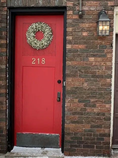 Charming Carriage House near VanderVeer Park - Image 1