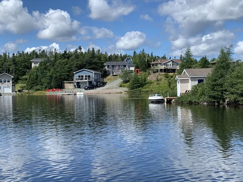 Couple's Retreat, Beautiful Boathouse on the Water. - Image 1