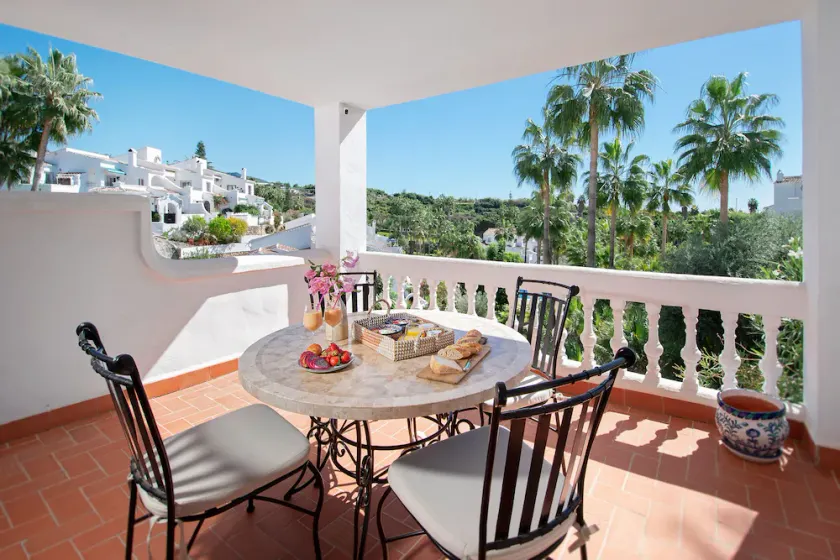 Bo i tropisk trädgård med gångavstånd till hav och Nerja stad - Image 1