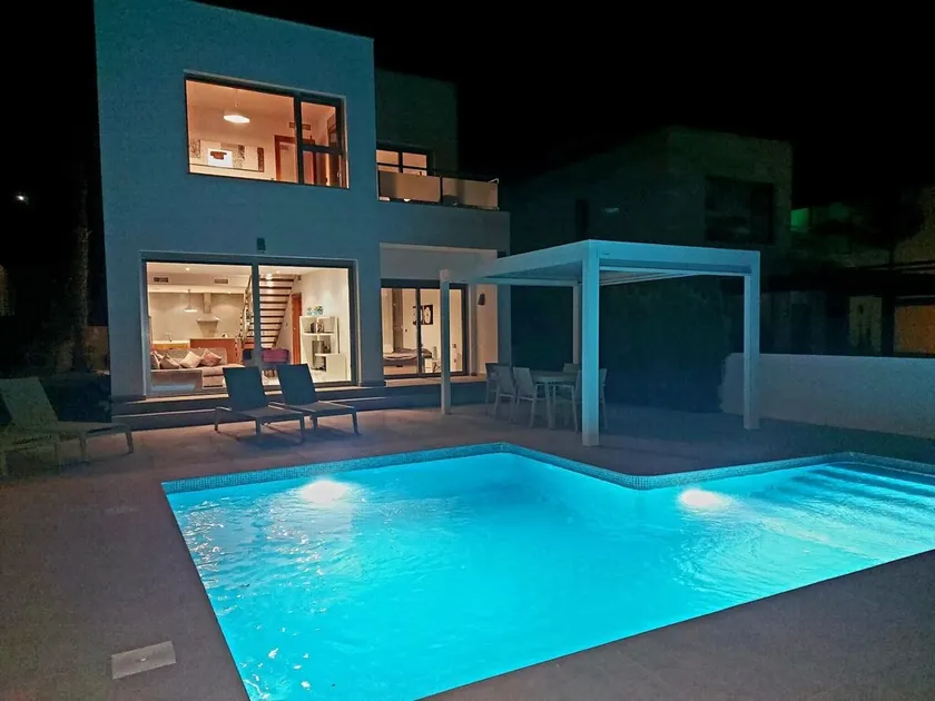 Finca \"Orquidea Frontline Moderna\" com vista para a montanha, piscina privada e Wi-Fi - Image 1