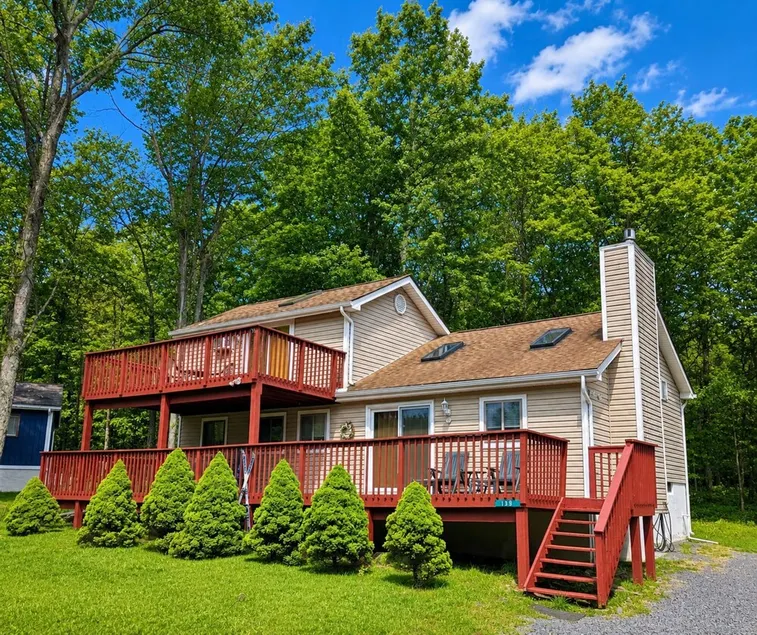 Moore's Lake House: Cozy Retreat, Deck, Firepit, Near Hiking & Nature - Image 1