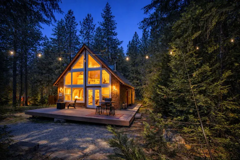 Cascades Adventure Cabin 2 Bedroom Home by NW Comfy Cabins by RedAwning - Image 1