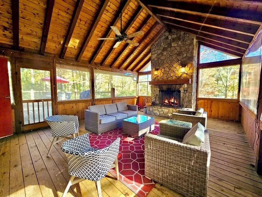 A Walk in the Woods: Family-Friendly Highlands Home w/ Private Deck, Garage - Image 1