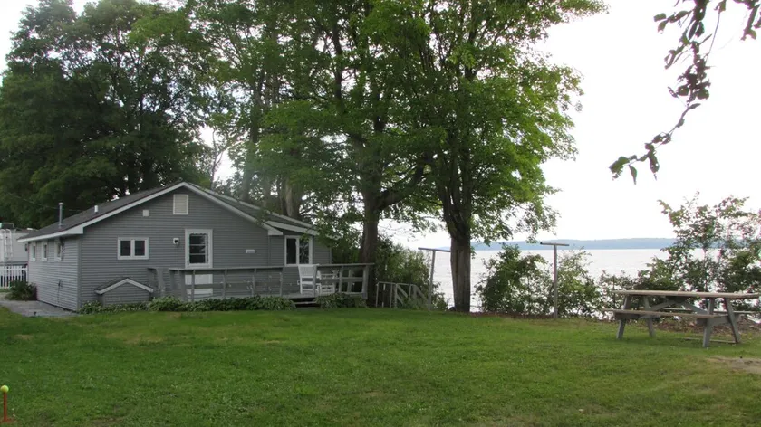 Lake Champlain Shoreline Cottage - 4906 Maquam Shore, Town of St. Albans. - Image 1