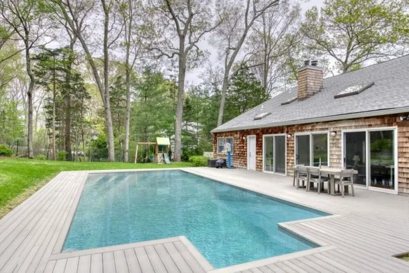 Gorgeous Four Bedroom Home in Sag Harbor with Pool/water access - Image 1
