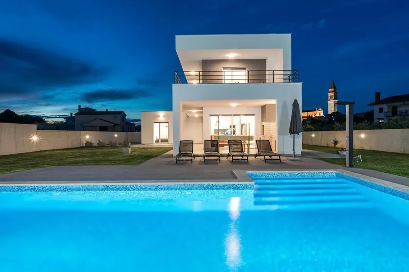 Beautiful new Villa Miramar plot area1600m2 with pool near Pula! - Image 1