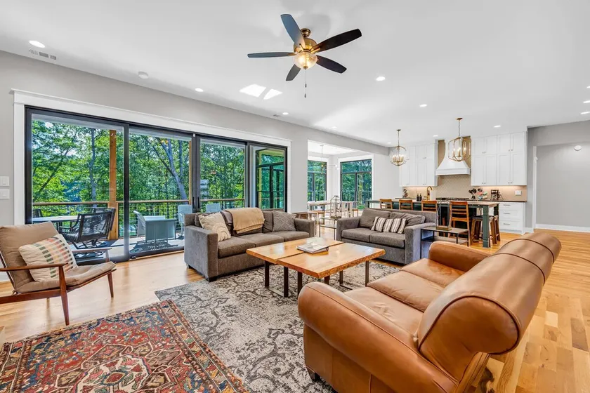 The Hales Lake House w/ Hot Tub! - Image 1