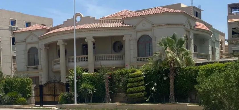 Super luxurious villa with large landscape areas. Free Continental Breakfast. - Image 1