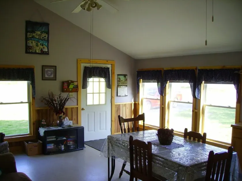 Gemütliche Hütte im Landhausstil mit schöner Aussicht, Privatsphäre und 1,6 km vom Keuka-See entfernt - Image 1