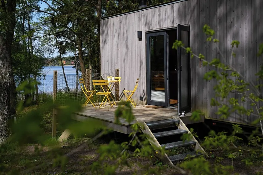 Nachhaltig Übernachten im Green Tiny House Pioneer am Salemer See - Image 1