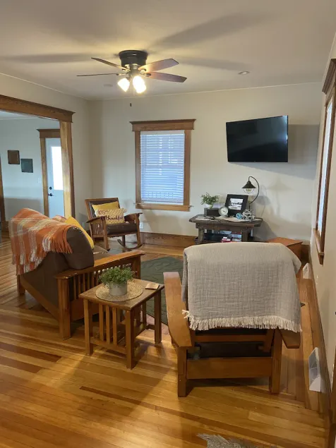 The Falls Inn-A renovated 2-story 3 bedroom house next to river in Cascade, IA - Image 1
