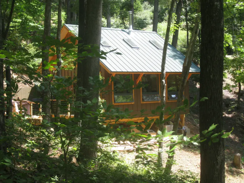 Private Getaway-17 miles to Asheville,  Hot Tub & Fireplace, Pet Friendly - Image 1