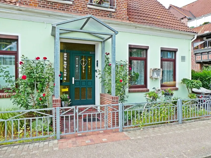 Shore deck 1 90sqm² with garden.     Important: 2 children up to 3 years free - Image 1