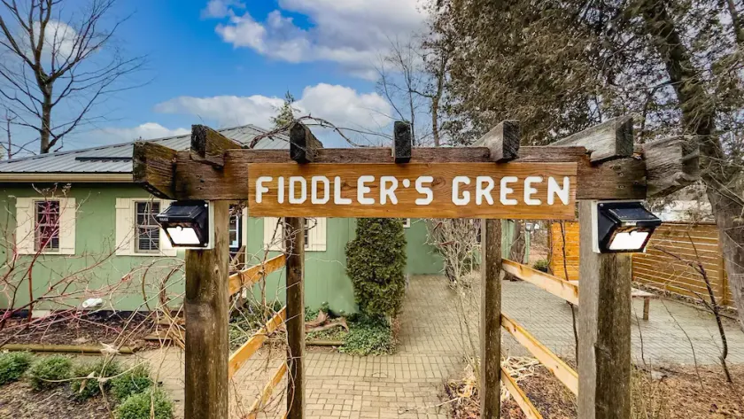 Fiddlers Green - Tragically Hip themed cottage - Image 1